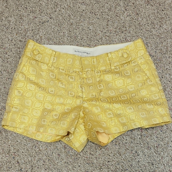 Banana Republic Gold Metallic Shorts Womens Sz 6. Fully Lined - Picture 1 of 6